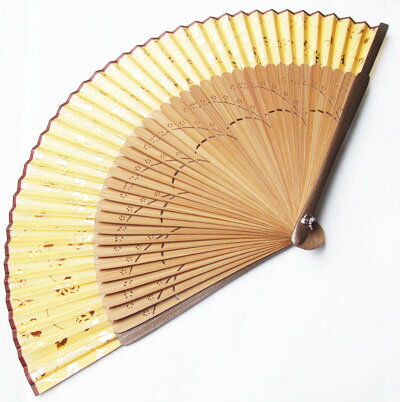 絵描き、高級扇子 優しい絵描き、丁寧に仕上げてきた扇子、夏の涼しい風が漂ってくる サイズ：長さ　 閉じた時　　　　約20センチメートル 　　　　 開いた時　幅:約35センチメートル 材質：竹、シルク、麻など 扇子袋をプレゼントします。 プレ...