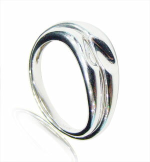 ペアリングとして、二人の約束、新しい出会いの始まり ずっと仲良く一緒にいましょう！ 一緒に春夏秋冬のお出かけにあわせて、その日の気分に組み合わせ、PARTY、ギフトなどにも活用。 サイズ：10号ー20号　 材質：銀925 ケース付