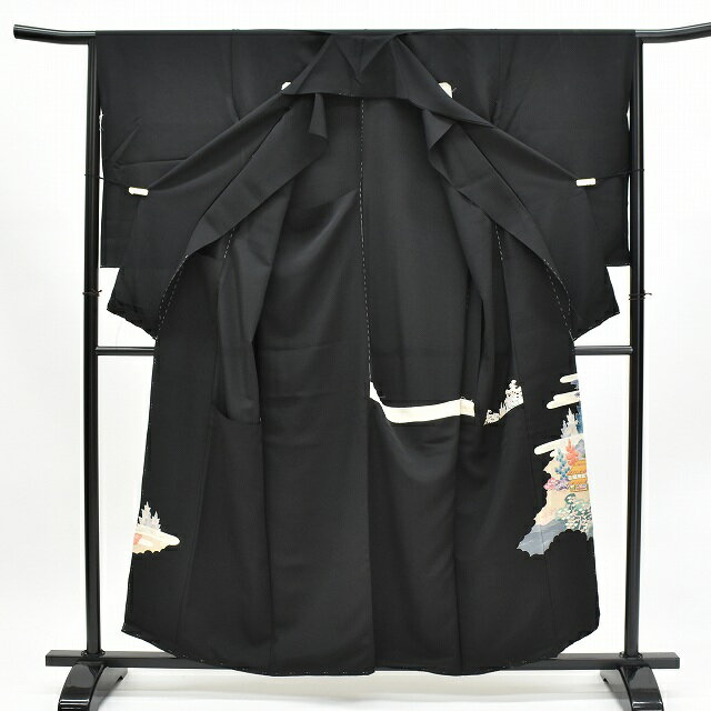【中50】【中古】 リサイクル着物 リサイクル 黒留袖 着物 正絹 仮絵羽 未仕立て 裄70cm Lサイズ 身丈170cm Lサイズ ちょっとふくよかL 黒色系 風景 松文様 加賀友禅 仕立て代込み 特選逸品★★★★★ mm0099b350 【着物ひととき】