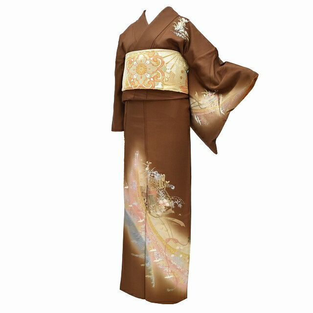 商品情報 ★説明 茶色に御所車文様があしらわれ、上品さが感じられる訪問着と薄黄緑色地に蝶文様が施された華やかな袋帯の2点セットです。 ★ランク 【着物】表：A　裏：A 　【帯】表：AA　裏：AAA ○ランクについてはこちらを参照ください★状態 ※中古品の為、表記にない汚れや傷がある場合がございます。ご了承くださいませ ※シミ汚れの場所につきましては、画像の番号と併せてご覧ください ★着用時期　通年 ★シチュエーション　フォーマル ★素材　 【着物・帯】正絹 ★仕立て　 【着物】袷　広衿　ぐし縫いなし　手縫い　未仕立て 【袋帯】六通柄　帯芯なし ★サイズ 着物：身丈163cm　裄丈66cm　袖丈48cm　袖幅33cm　前幅24cm　後幅30cm 帯：長さ416cm　幅30cm ★可能身長　158cm〜168cm ★ふくよかヒップL　約100cm位 ★検品担当：原田　入力担当：佐藤 Although it is overseas shipping, goods over 3000 yen will be free shipping if SAL flights (up to 2 kg) Some countries can not deliver by SAL flight Caution (In the case of shipment of SAK flights, please also take a therapy as there are times when we ship out from the box with sizes etc.) At that time it will be EMS but EMS flights will cost extra SAL flight is to it takes 2 to 5 weeks to deliver to you, but sometimes it can take 6 weeks. ************************************************** ********************** Kimonomtfuji has tracking function & security even in SAL flights ************************************************** * *********************** If you prefer faster and safer delivery, we recommend EMS. *** Additional charge will be charged for EMS *** EMS is the fastest airmail with insurance. Items are delivered approximate 3-6 days after shipping. We strongly recommend the EMS shipping method, as it includes order tracking. ************************************************** * *********************** ※モニターの違いにより実際の色目と異なる場合がございます