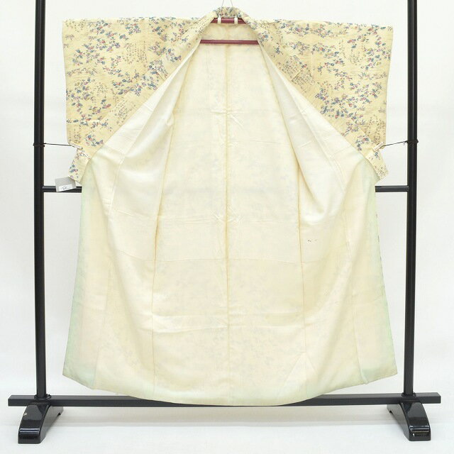 【リサイクル　小紋】 正絹/縮緬/仕立て上がり/リサイクル着物/リサイクル小紋/女性/裄62cm/S/身丈148cm/S/ベージュ色系/小花文様 mm2513b 【中古】 【着物ひととき】