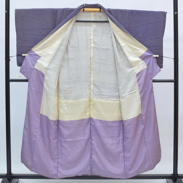 【中古】 小紋 リサイクル着物 身丈142.5cm 裄丈62.5cm 正絹 単品 アンティーク 袷 レトロ SS 紫色系 市松文様 上質 セミフォーマル 春 夏 秋 冬 仕立て上がり