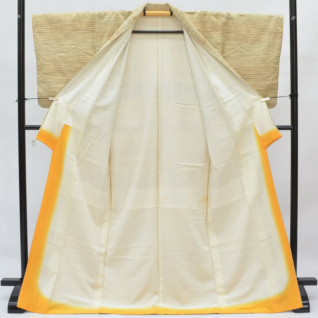 【中古】 紬 リサイクル着物 身丈163.5cm 裄丈64.5cm 正絹 仕立て上がり つむぎ L ちょっとふくよかL ベージュ色系 縞文様 良品 [ 着物 中古 帯 リサイクル 振袖 浴衣 袴 和服 古着 ] qq2231b