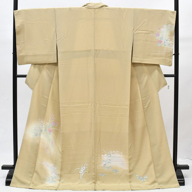リサイクル着物 着物ひととき 中古の【中古】 リサイクル着物 身丈166cm 裄丈69.8cm 付下げ 正絹 仕立て上がり 袷 縮緬 LL トールサイズ ちょっとふくよかL ベージュ系 花文様 特品 [ 着物 中古 帯 リサイクル 振袖 浴衣 袴 和服 古着 ]｜アングル3
