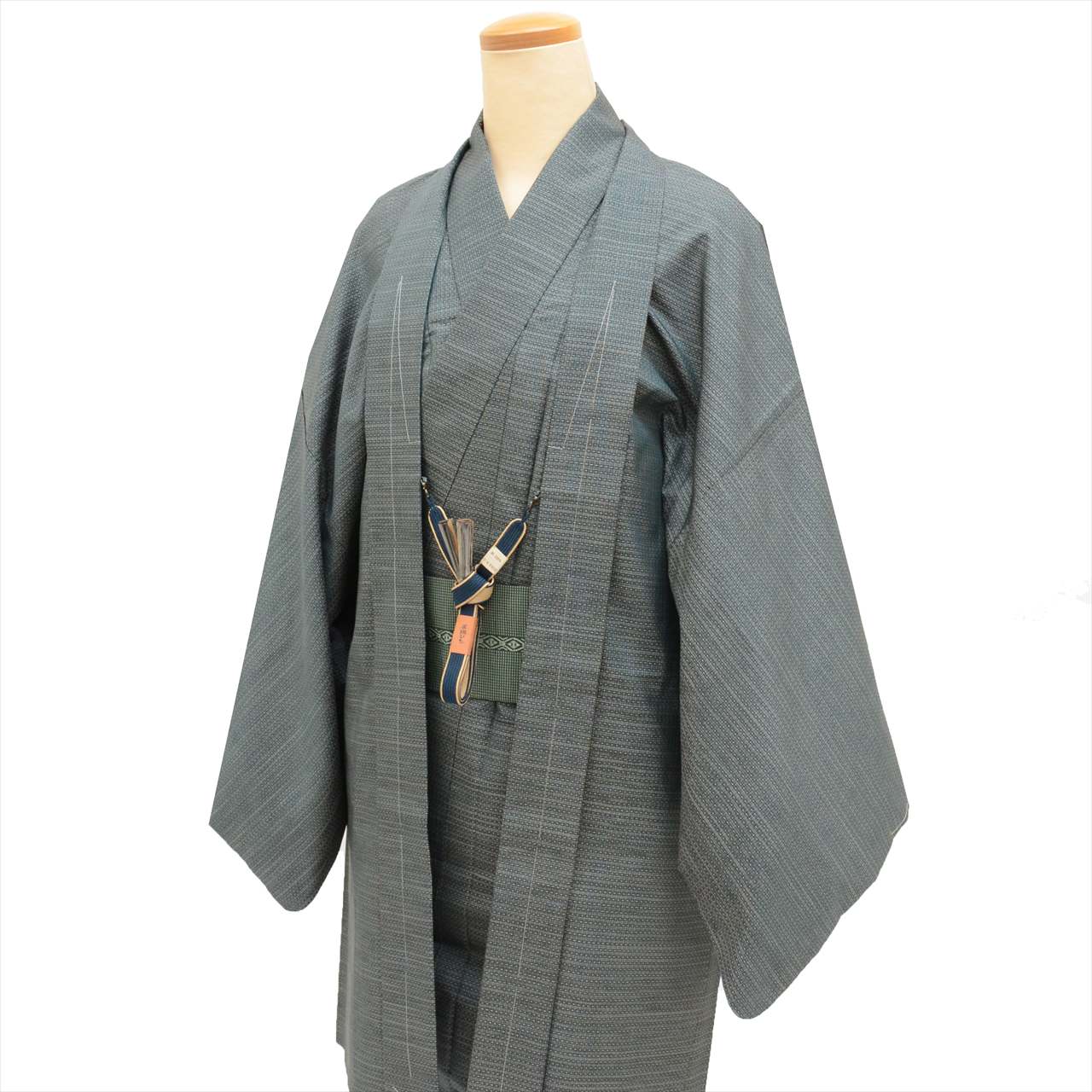 【中古】 着物 羽織 セット 男性 本場大島紬 正絹 未使用品 身丈140.5cm M 裄68cm リサイクル着物 仕立て上がり 緑色系 緯絣文様 角帯 羽織紐付き 証紙 メンズ tt2456b