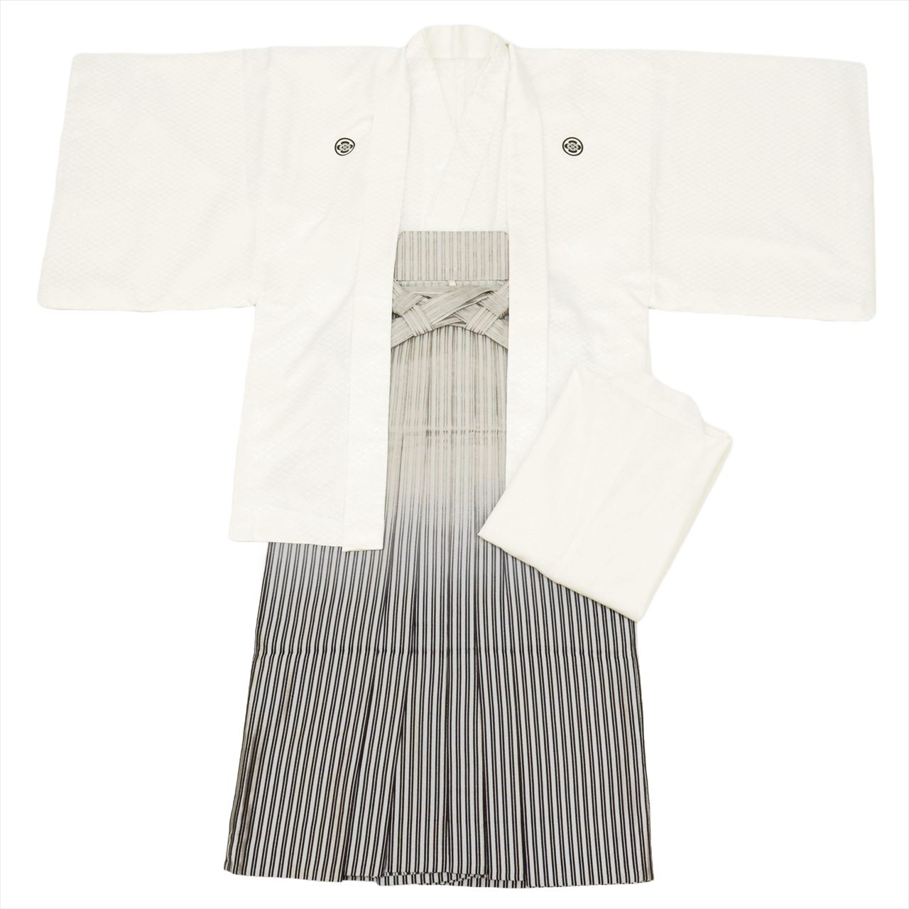 【中古】 紋付袴 セット 着物 羽織 袴 長襦袢 男性 リサイクル着物 化繊 身丈146cm L 裄74cm 白色系 半衿 重ね衿付き 五つ紋 メンズ 紋付き袴 男性用袴 アンサンブル tt1119b