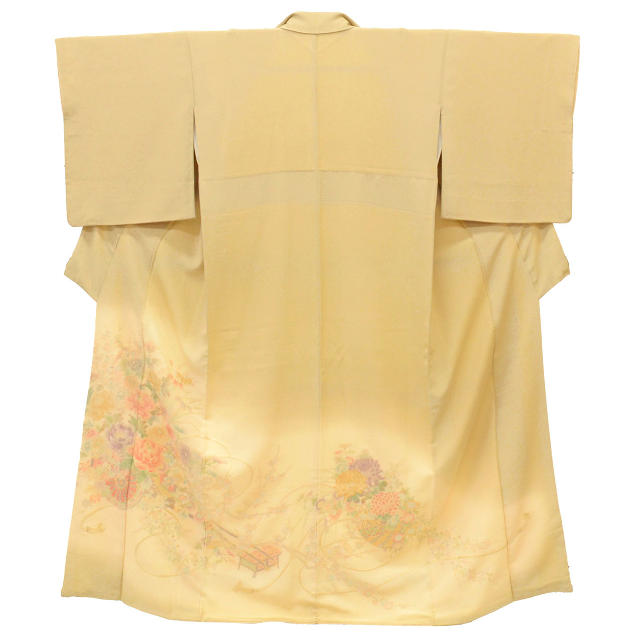 【中古】 リサイクル着物 色留袖 袷 正絹 仕立て上がり 裄66.5cm 身丈156.5cm M 茶色系 花車文様 訪問着仕立て スワトウ刺繍 uu1080b