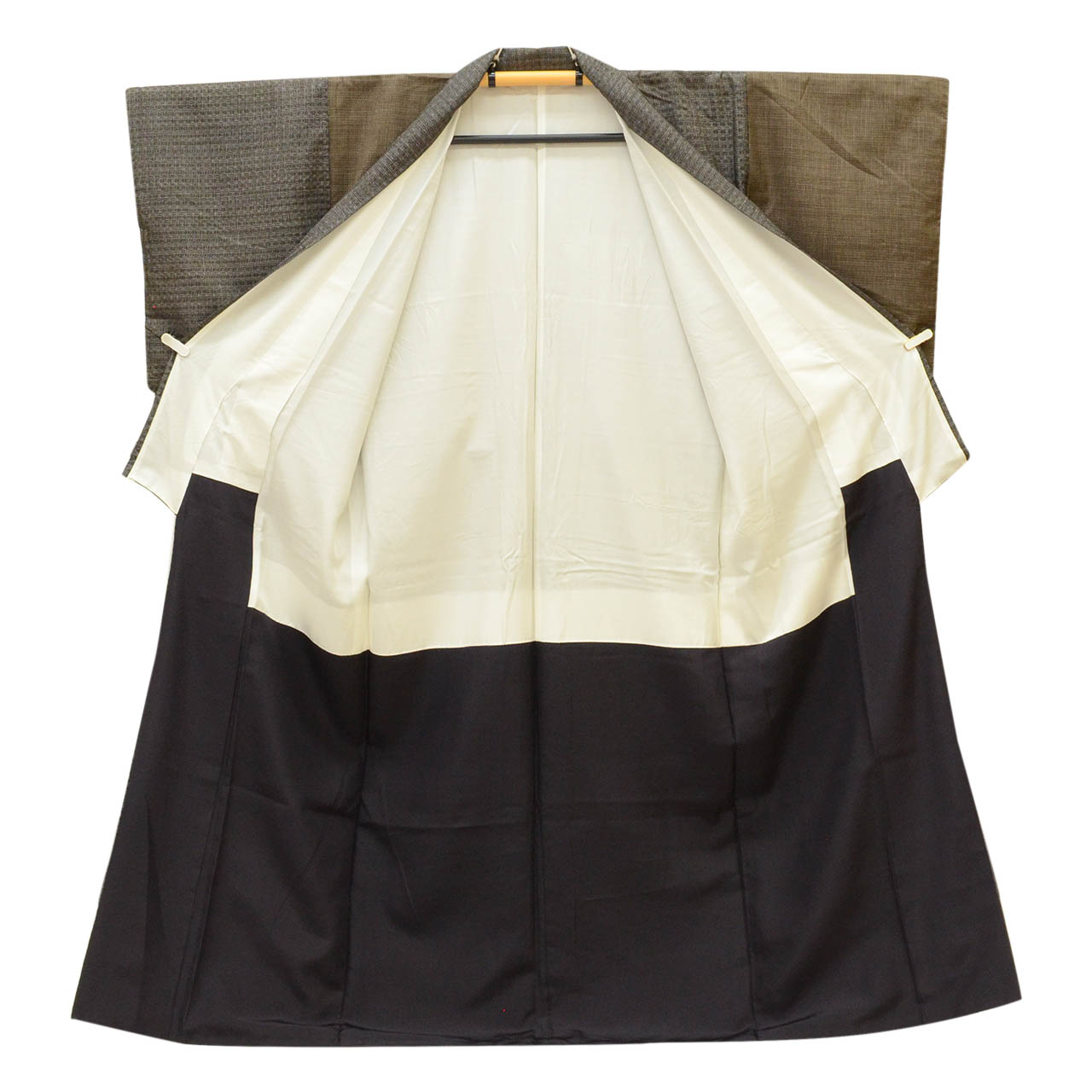 【中古】 大島紬 リサイクル着物 正絹 SILK シルク Lサイズ ふくよかLL 特品 身丈161.5cm 裄丈65cm 袷 仕立て上がり 茶 格子 リユース uu2071b