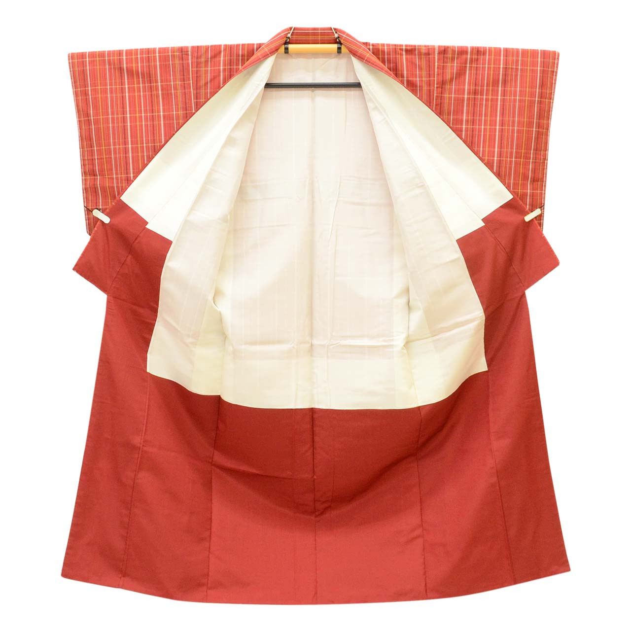 【中古】 大島紬 リサイクル 着物 正絹 絹 SILK シルク Sサイズ 良品 身丈153.5cm 縞大島（色大島） 裄丈64cm 袷 仕立て上がり 未使用品 赤 格子 リユース uu2179b