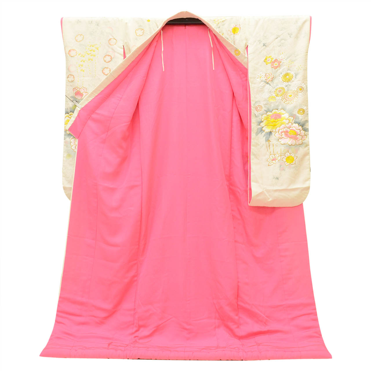 リサイクル着物 着物ひととき 中古の【中古】 色打掛 リサイクル着物 花嫁衣裳 正絹 LLサイズ 大きめサイズ 高身長 トールサイズ 袷 特品 仕立て上がり 身丈201cm 裄丈66.5cm 刺繍 金糸 金彩 落款有り 友禅作家 秋山章 白 広衿 リユース vv0264｜アングル3