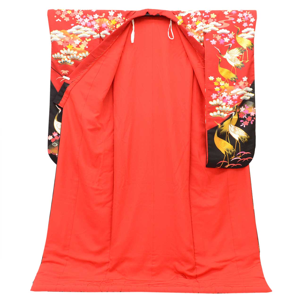リサイクル着物 着物ひととき 中古の【中古】 色打掛 リサイクル着物 花嫁衣裳 正絹 絹 LLサイズ 大きめサイズ 高身長 トールサイズ 袷 特品 仕立て上がり 身丈202cm 裄丈68cm 金彩 落款有り 秋山章 赤 広衿 鶴 四季花 SILK リユース vv0622｜アングル3