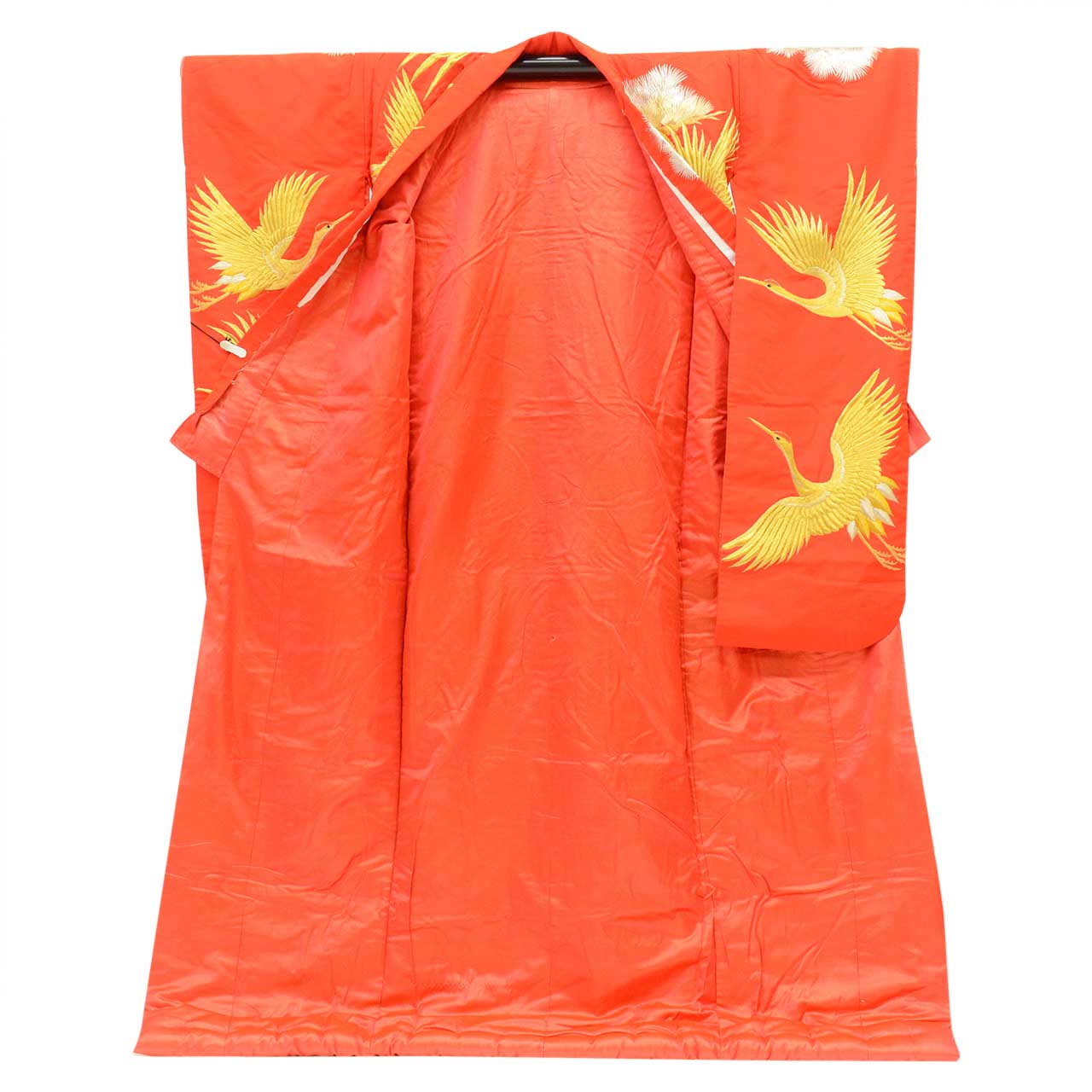 リサイクル着物 着物ひととき 中古の【中古】 リサイクル着物 色打掛 花嫁衣裳 正絹 絹 Mサイズ 袷 良品 仕立て上がり 身丈187cm 裄丈66cm 金糸 銀糸 刺繍 赤 広衿 鶴 SILK シルク リユース vv1036｜アングル3