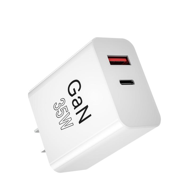 KUVENTE 35W GaN急速充電器 USB-C + USB-A【2ポート・同時充電】 PSE認証済 PD急速充電 小型 コンパクト充電アダプター 軽量 iphone17/16/15/14/iPad/Android/GalaxyGalaxy全機種対応【最大35W出力・PD急速充電】USB-CポートはPD（Power Delivery）に対応し、最大35Wの高出力を実現。 スマートフォンからタブレットまでスピーディーに充電できます【2ポート搭載・2台同時充電】USB-C＋USB-Aの2ポートを搭載し、スマートフォンやタブレットを同時に充電可能。1台で複数デバイスに対応し、充電待ちの手間を減らします。【GaN技術採用・小型＆高効率】最新のGaN（窒化ガリウム）技術により、高出力ながらコンパクト設計を実現。 発熱を抑え、安定した充電性能を提供します。【コンパクト設計・持ち運びに便利】シンプルで無駄のない設計により、バッグやポーチにもすっきり収納。 自宅・オフィス・旅行など、あらゆるシーンで活躍します。【PSE認証済・安心の多重保護】日本のPSE技術基準に適合。過電流・過電圧・過熱防止などの保護機能を搭載し、安全にご使用いただけます。