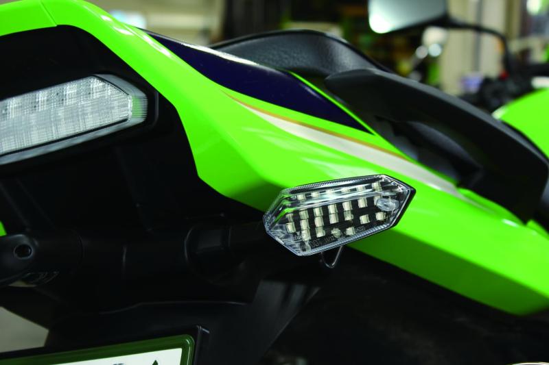 ポッシュフェイス(POSH FAITH) バイク用品 ウインカー LEDコンバージョンキット　リレー付 ZRX1200DAEG(ダエグ) | Z1000(14-16) | Z800(14-16) 1台分セット　リレー付 072008