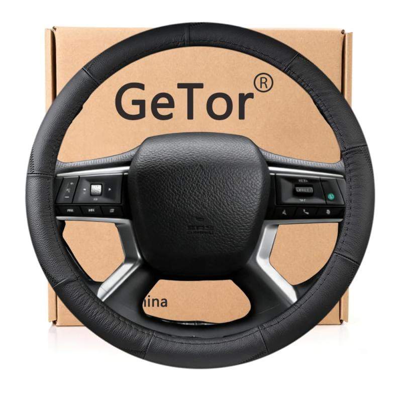 [GeTor] アウトランダー ハンドルカバー 牛革 ステアリングカバー 三菱 専用 アウトランダー アウトランダーPHEV GN0W Outlander 車ハンドル 保護カバー 円形 37.5cm 耐摩耗性 汚れ防止 滑り止め 簡単【対応車種】三菱 専用 アウトランダーGF系 アウトランダーPHEV GG系/GN0W 対応【適合型式・年代】(1)2012.10～2020.12[GF7W/GF8W](2)2013.1～2021.12[GG3W/GG2W](3)2021.12～現行[GN0W]。年式・グレード・オプション等により適合しない場合が御座います。車種や形状をご確認いただいた上、お買い求めください。【高品質素材】この車用ハンドルカバーは高品質の耐摩耗性牛革を使用しています、水や汗に強く、通気性もよく、異臭もありません。夏はハンドルに手汗がつかないよう防止、冬は冷たい手に対してハンドルが温かく感じます。手にしっかり馴染みフィット感があるのでハンドル操作もラクラクです。長時間の運転で手が疲れないようにしてくれます，オールシーズン対応。【滑り止め】このステアリングカバー はメッシュの滑り止め付きインナーリムは、ステアリングホイールにぴったりとフィットし、ハンドルカバーのオフセット防止。手触りとグリップが向上。また、滑り止め機能や優れた操作感により、長時間の運転でも疲れることなく安全に操作することができる。【適用サイズ】外直径37～38cmハンドル用ハンドルカバー、形状为円形（通常丸型）、ご購入前にハンドルバーのサイズと形状をご確認ください。軽自動車、普通車、バン、小型トラック用ステアリングホイールカバー。【お手入れ簡単】実用性と耐久性を兼ね備えています。湿った布で表面を拭くだけで、ほとんどの汚れが落ち、同時に光沢が回復します。