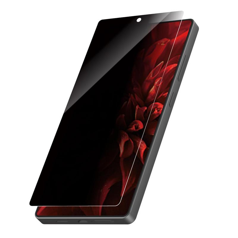 LEPLUS ガラスフィルム 「GLASS PREMIUM FILM」スタンダードサイズ 覗き見防止180° Galaxy S26 Ultra 対応 互換性指 紋認証対応 LN-M26SG2FGN【指紋認証対応】指紋認証対応のガラスフィルムです。傷や汚れから画面を守りながら、指紋認証機能をお使いいただけます。指紋認証機能を使用する場合は、本製品貼り付け後に設定を行ってください。【プライバシーも画面も守る】従来品よりも覗き見防止範囲を10度拡大し、左右からの視線をカット。画面が明るくても、覗き見防止効果が弱くなりにくい設計です。更に表面硬度は10Hと高く、傷つきにくいガラスフィルムです。端末の画面を打撃や傷から守ります。【指紋防止加工】指紋が付きにくく、残った場合でも簡単に拭き取り可能。真空蒸着方式で、指紋効果が2倍（当社比）長持ちします。【指すべり抜群】ガラス特有のなめらかな指すべりで、抜群の操作性を実現。【なめらかエッジ加工】精密な研磨で角割れを最小限に抑えます。またフチがなめらかになることで、指のひっかかりを軽減します。【もしもの時も安心】貼り付け時に気泡が入っても、時間経過で自然に密着する気泡防止加工を施しています。（一部大きな気泡やムラは消えない場合があります）さらに飛散防止加工で万が一割れても破片が飛び散りにくくなっています。【貼り付けキット付属で貼り付けラクラク】ガラスを固定して位置合わせをガイドする貼り付けキットLiteが付属しています。