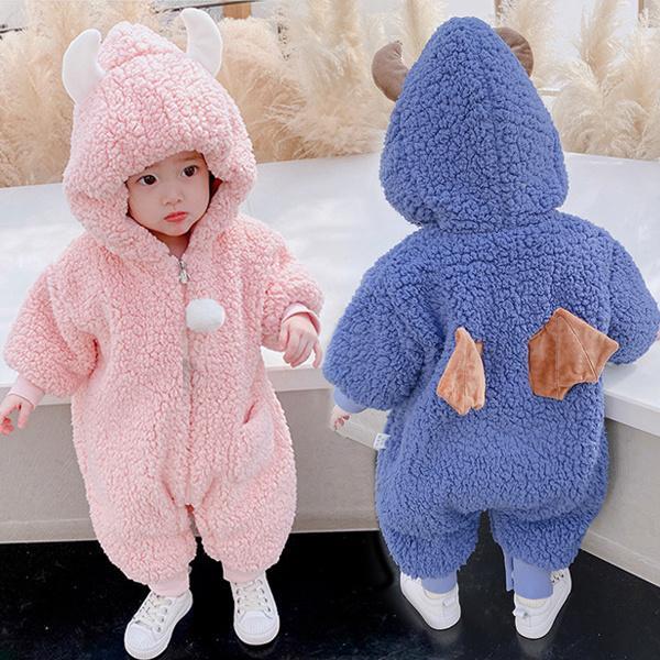 商品名:子供服 カバーオール ロンパース素材:綿/ポリエステルセット内容：カバーオール（※他は商品に含まれません）生産国:中国サイズ:66/73/80/90/100cm※実寸は平置きサイズです。2-3cmの誤差やタグ表記と異なる場合はご了承ください。関連キーワード：長袖 出産祝い 誕生日 ギフト 着ぐるみ ベビー ロンパース 冬服 カバーオール フード付き 女の子 男の子 ロンパース あったか キッズ服 子供服ベビー服◆注意事項◆◆モニターにより色の見え方が実際の商品と多少異なることがございます。あらかじめご了承くださいませ。◆洗濯の際は色落ちの可能性がありますので単品手洗いでお願いいたします。◆輸入商品について、ご存知の通り海外の工場での縫製は日本の工場と比べますと、縫製の見劣り・糸のほつれ、製造過程における小さなキズ、シミなどが見られる場合がございますが、不良品ではございません。出荷時にすべての商品を検品しております。