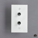 【30%オフ 訳あり OUTLET 旧ホワイト】トグルスイッチD(2口長方形型)白(アイボリー)3路式(片切対応)鉄製 アイアン スイッチプレート 照明器具 リビング 玄関 トイレ おしゃれ かっこいい インダストリアル レトロフューチャー 日本製
