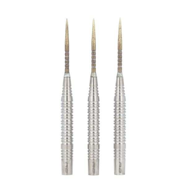 【中古 Used ダーツ】 RED DRAGON Jonny Clayton v2 STEEL 22g【箱あり】 【RANK 3】※ご覧頂いているディスプレイの設定等により、実物と色合いが異なる場合がございます。※この画像はDarts HiVeが作成しており、文章・写真などの複製、無断転載を禁じます。※内容物・商品仕様は予告なく変更となる場合がございます。 新品定価：10105円(税込) ■商品仕様 スペックデータ 材質 単体重量 全長 最大径 タイプ ：90%タングステン ：22.0g ：50.8mm ：6.7mm ：STEEL ■商品状態・付属品 商品状態 付属品 パッケージ 備考 ：【3】 ：あり(フライト×3・シャフト×3) ：あり ：特記事項なし ■ご注意 こちらの商品は中古販売商品です。 上記のスペックは新品時の数値になります。 ※中古商品の保証書の対応につきましてはメーカー様にご確認ください。 ※こちらの商品は中古商品の為、在庫は1つとなります。 他の方が注文された直後に、システム上購入できる場合がございます。 その際はお客様にご連絡させて頂き、誠に申し訳ございませんがご注文をキャンセルさせて頂きます。 商品の性質上、返品は出来ない商品となっております。 ご理解の上ご購入をお願い致します。 詳しい内容はこちらのページをご確認ください。 【usedgood】