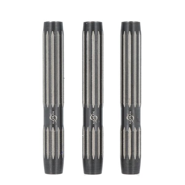 【中古 Used ダーツ】 DYNASTY KATANA 桐生 弐-KIRYU 弐- 2BA 松田純選手モデル【箱あり】 【RANK 3】※ご覧頂いているディスプレイの設定等により、実物と色合いが異なる場合がございます。※この画像はDarts HiVeが作成しており、文章・写真などの複製、無断転載を禁じます。※内容物・商品仕様は予告なく変更となる場合がございます。 新品定価：15800円(税込) ■商品仕様 スペックデータ 材質 単体重量 全長 最大径 タイプ ：90%タングステン ：19.5g ：46.0mm ：6.5mm ：2BA ■商品状態・付属品 商品状態 付属品 パッケージ 備考 ：【3】 ：あり(フライト×3・シャフト×3・チップ×3) ：あり ：特記事項なし ■ご注意 こちらの商品は中古販売商品です。 上記のスペックは新品時の数値になります。 ※中古商品の保証書の対応につきましてはメーカー様にご確認ください。 ※こちらの商品は中古商品の為、在庫は1つとなります。 他の方が注文された直後に、システム上購入できる場合がございます。 その際はお客様にご連絡させて頂き、誠に申し訳ございませんがご注文をキャンセルさせて頂きます。 商品の性質上、返品は出来ない商品となっております。 ご理解の上ご購入をお願い致します。 詳しい内容はこちらのページをご確認ください。 【usedgood】