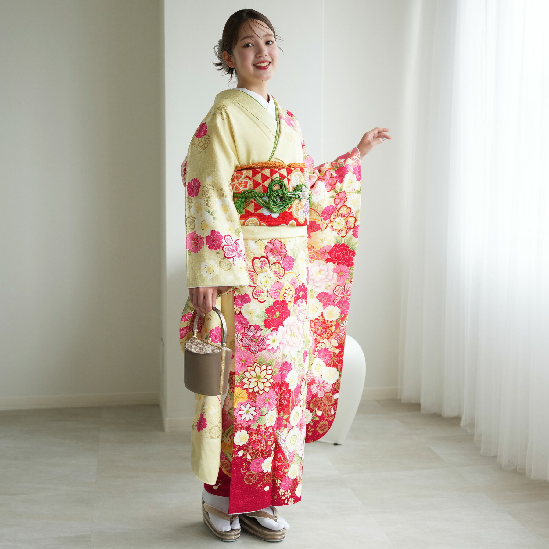 【レンタル】振袖 成人式 女性 振袖セット 着物 女 成人式振袖セット 結婚式 振袖＆袋帯 フルセットレンタル 安い レトロ 大正浪漫 【振袖20点セット 正絹 アンティーク 絵羽 黄色 赤】新品足袋プレゼント