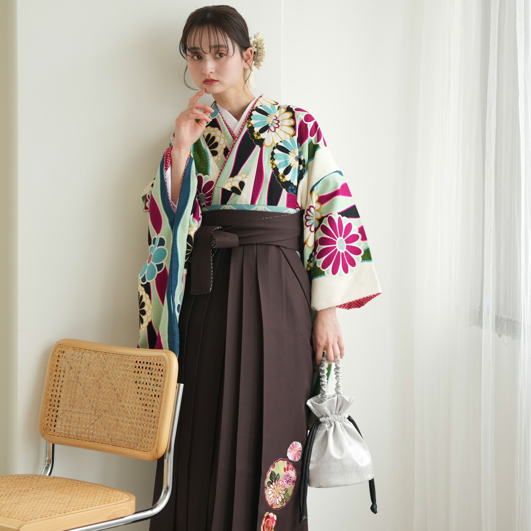 【レンタル】 卒業式 袴 レンタル セット 着物 袴セット レトロ 二尺袖 着物 袴 レトロ 大正浪漫 モダン 【九重 袴17点セット 紅赤とグリーンのよろけ菊】往復送料無料