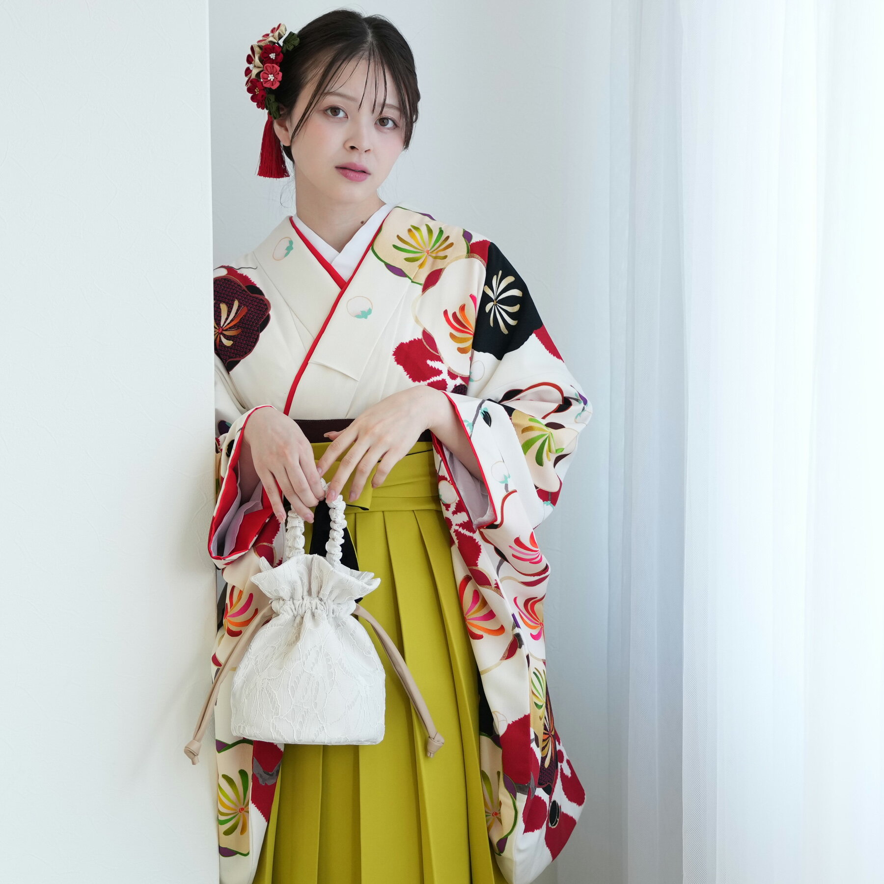 【レンタル】 卒業式 袴 レンタル セット 着物 袴セット レトロ 二尺袖 着物 袴 レトロ 大正浪漫 モダン 【紅一点 袴17点セット 白地に赤い七宝と梅】往復送料無料