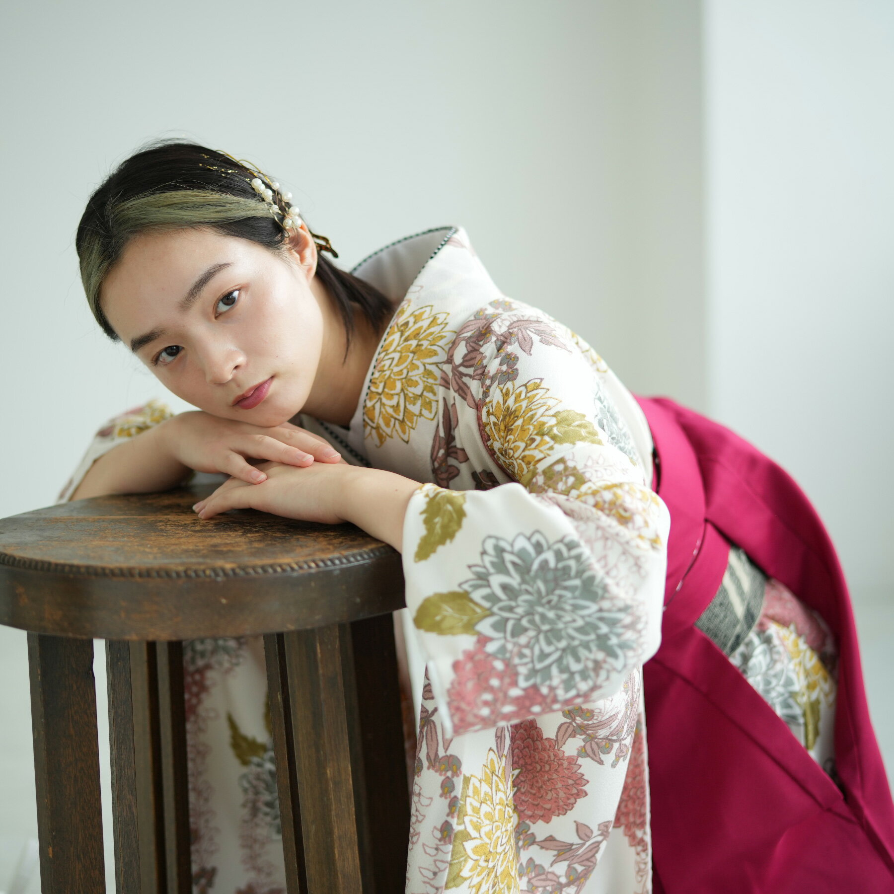 【レンタル】 卒業式 袴 レンタル 着物 袴セット 17点セット ひよこ商店 袴丈91-95cm（適応身長156cm-163cm） 袴セット 卒業式 大学生 着物 菊 女性 アイボリー女性 白 ホワイト 赤 黄色 青 きく 花柄 ニュアンスカラー パステル モダン 往復送料無料