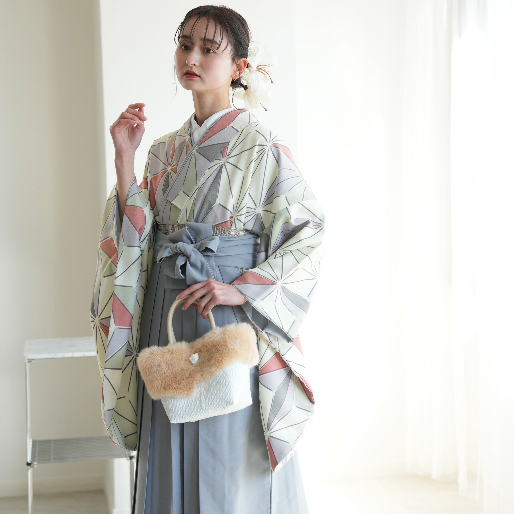 【レンタル】 卒業式 袴 レンタル 17点セット 着物 ひよこ商店 袴91-99cm（身長153-170cm） 袴セット 卒業式 大学生 着物 麻の葉 女性 アイボリー系 レモン クリーム ラベンダー 赤 あさのは 幾何学 重ね襟縫い付済 くすみカラー 大正浪漫 モダン 往復送料無料のサムネイル