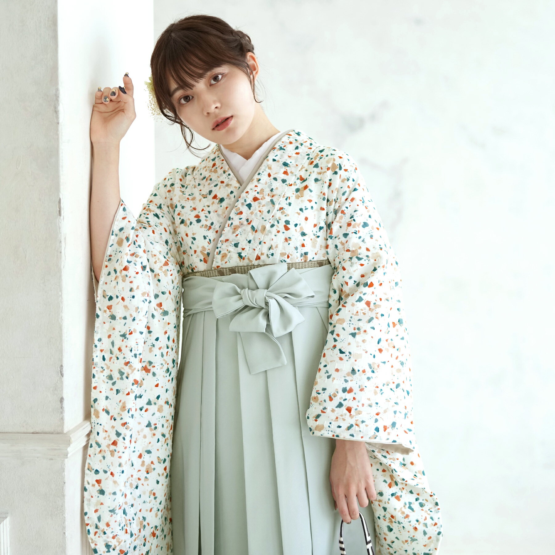 【レンタル】 卒業式 袴 レンタル 17点セット 着物 utatane 袴91-99cm(身長153-170cm) 袴セット 卒業式 大学生 着物 幾何学 女性 白系 ホワイト 赤 青緑 ベージュ ポップ カラフル メンフィス柄風 おしゃれ 個性的 専門学校 卒服 往復送料無料