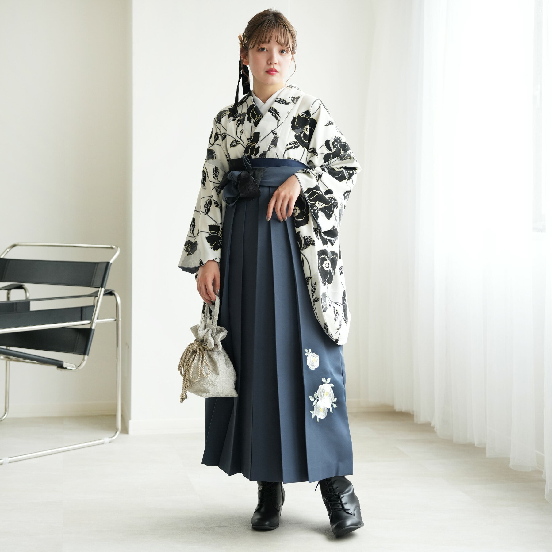 【レンタル】【玉城ティナ×紅一点 袴 17点セット オフホワイトに黒のポピー 日本製】 二尺袖着物 はかま フルセット 卒業式 大学生 専門学生 レディース 女性 足袋プレゼント 重ね衿縫い付済 往復送料無料