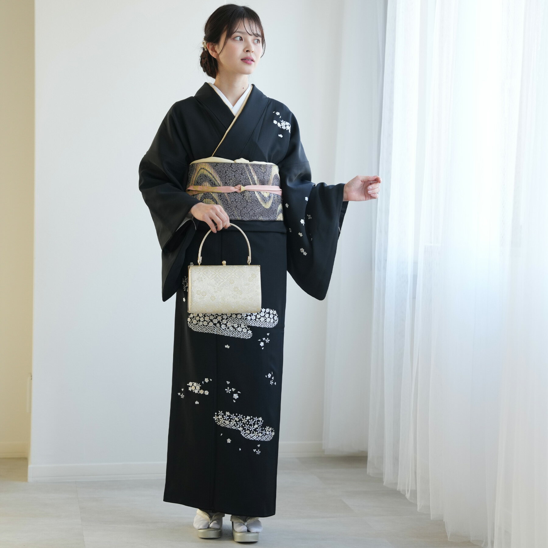 【レンタル】 訪問着 レンタル 結婚式 着物レンタル 20点セット 古典柄 レトロ アンティーク系 フリーサイズ（身長153-168cm） フルセット 女性 黒 花 女性 ゴールド ブラック 白 フォーマル 小花 刺繍 お宮参り 食事会 七五三 結婚式 二次会 入学式 卒業式