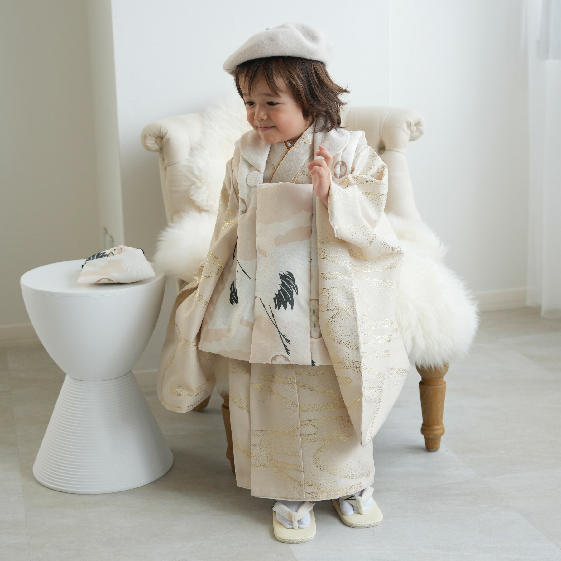 【レンタル】【利用可能期間 2025/12/28以降】 【ひよこ商店 kids 七五三 着物 3歳 男の子 ベレー帽つき被布フルセット エクリュベージュ吉祥鶴×...