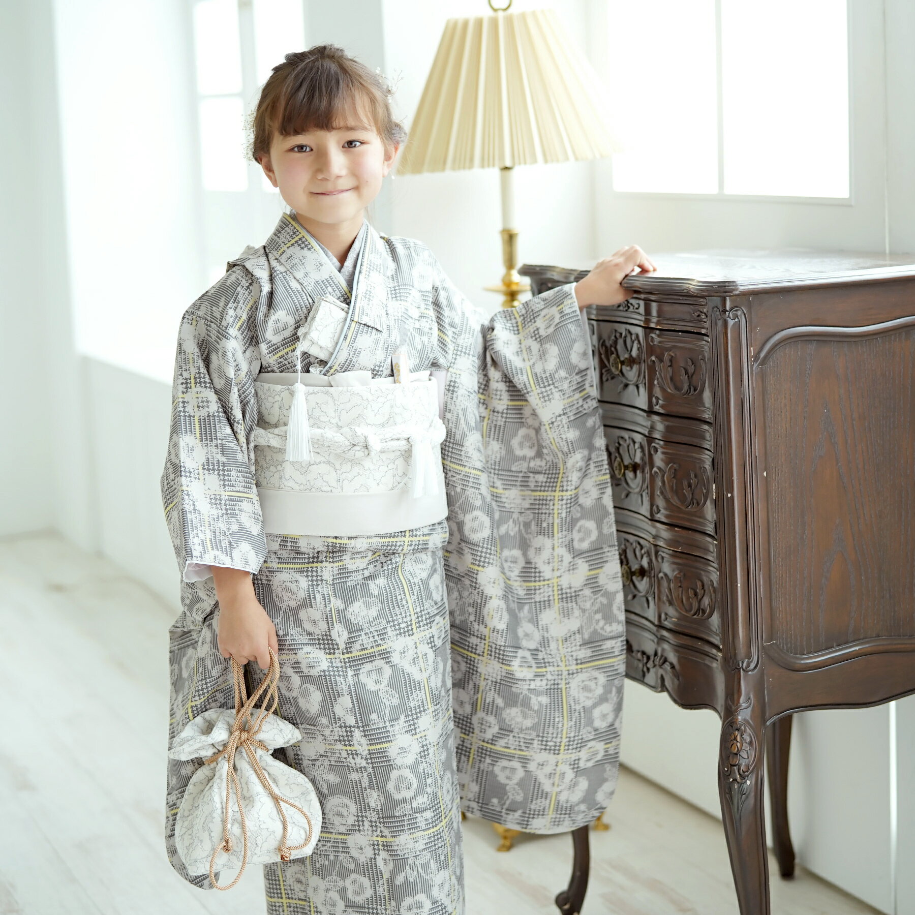 楽天ひよこ商店【65％OFF】【レンタル】七五三 7歳 着物 セット ひよこ商店 120cm-135cm前後 七五三 7歳 着物 フルセット グレンチェック 四つ身 グレー系 子供 kids 黄色 レース柄 着物 作り帯 志古貴 ハコセコ 草履 バッグ 七歳 七才 7歳 おしゃれ 祝着 ブランド着物