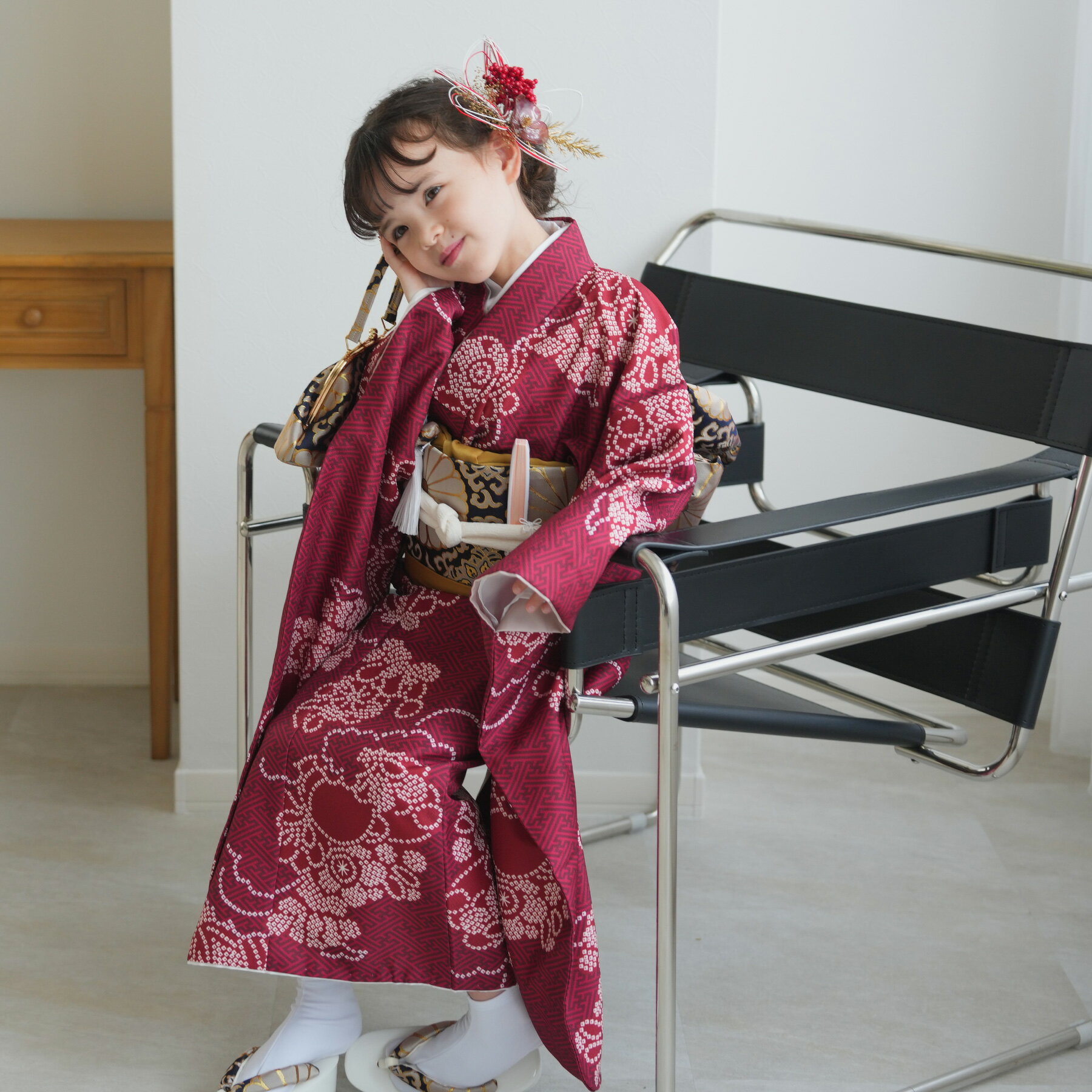 楽天ひよこ商店【レンタル】【ひよこ商店 七五三 着物 7歳 女の子 四つ身　えんじの絞り柄】着物セット 子供 kids 四つ身 お祝い着 七歳 七才 女の子 女児 着物 日本製作り帯 長襦袢 志古貴 ハコセコ 草履 バッグ びら簪 新品足袋プレゼント 往復送料無料
