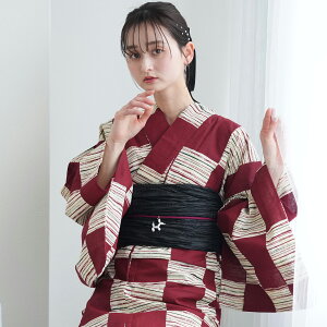 【utatane 綿麻 高級変わり織 浴衣3点セット 先染めベージュ レトロ赤の縞々市松】 ゆかた 帯 下駄 セット フリーサイズ レディース ベージュ アイボリー えんじ 大人 女性 浴衣 麻混 夏鈴(@twityyy__)さん着用