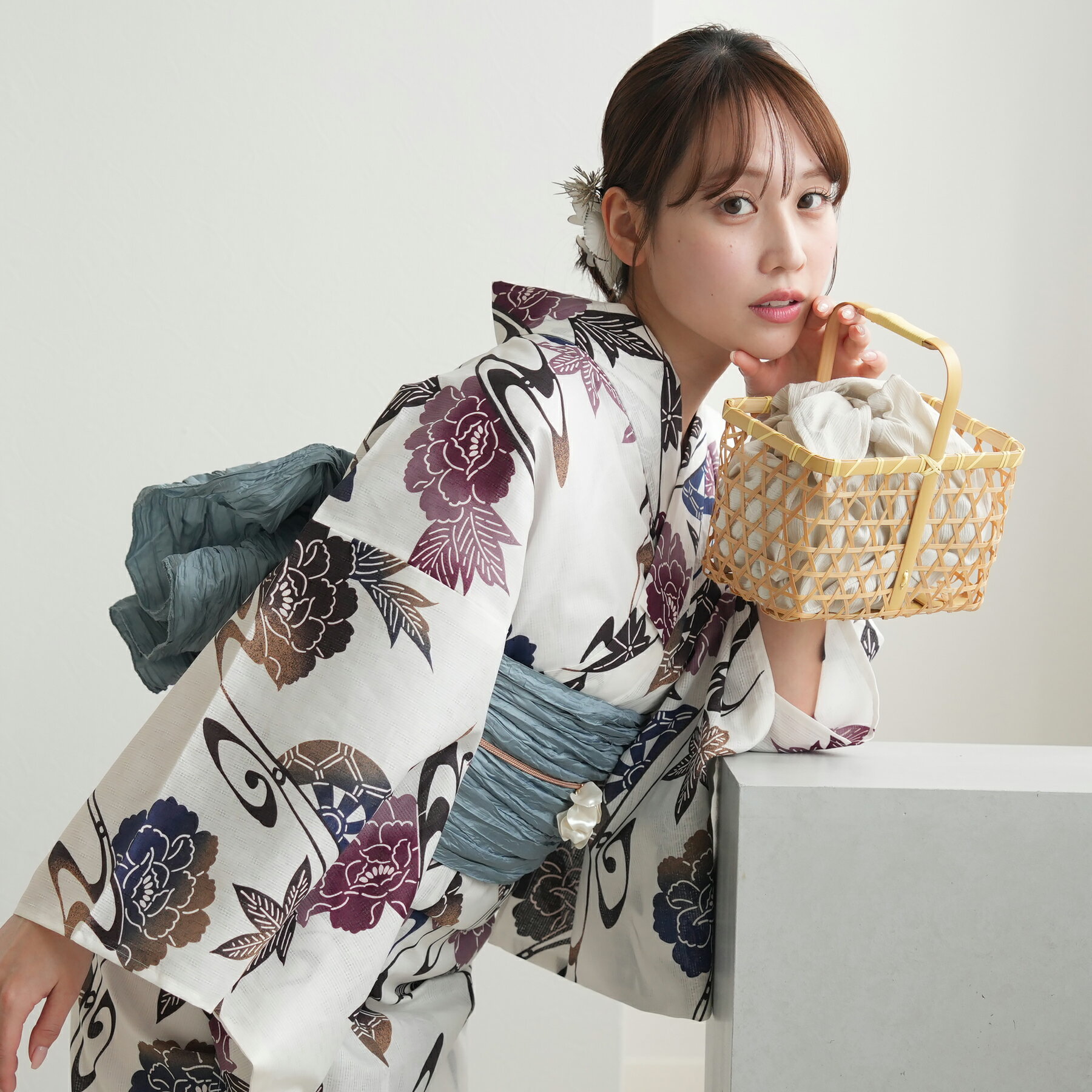 【utatane 高級変わり織 浴衣3点セット 白地にえんじの牡丹と御所車】ここでしか買えない昭和初期アン..