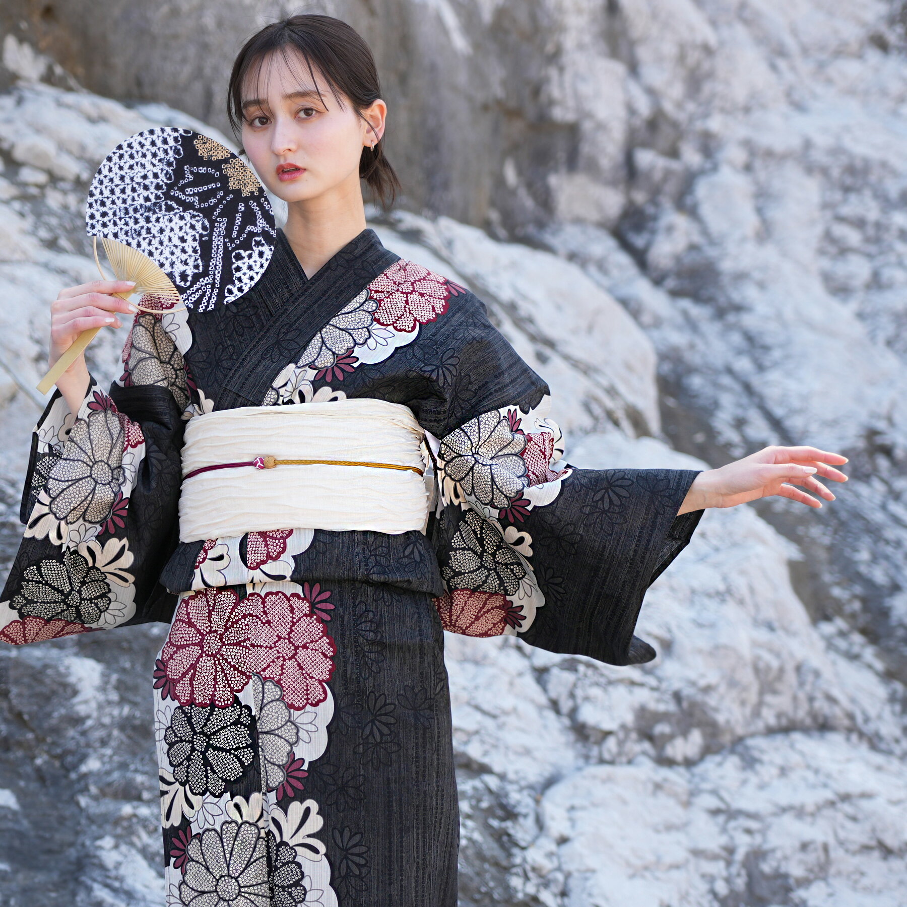 【utatane 高級変わり織 浴衣3点セット かすれ黒地に連なる疋田菊】ここでしか買えない昭和初期アンティーク復刻版 フリーサイズ 浴衣セット（ゆかた・帯・下駄）ですぐお出かけ 上質 うたたね 国産生地 国内染色