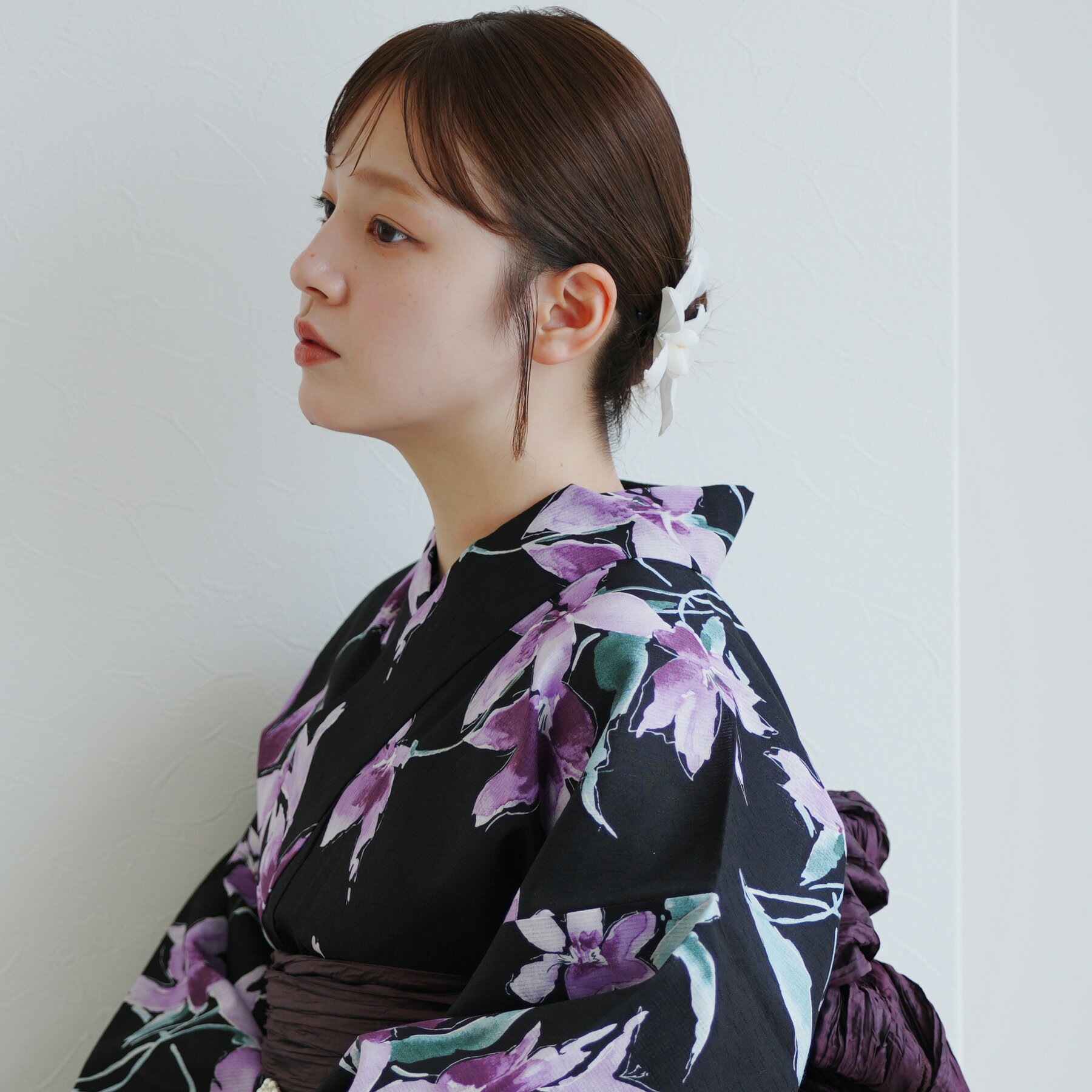 【高級変わり織 浴衣3点セット 黒地にさざめく紫の花】コットン100％ フリーサイズ 浴衣セット（ゆかた・帯・下駄）ですぐお出かけ 古典 レトロ
