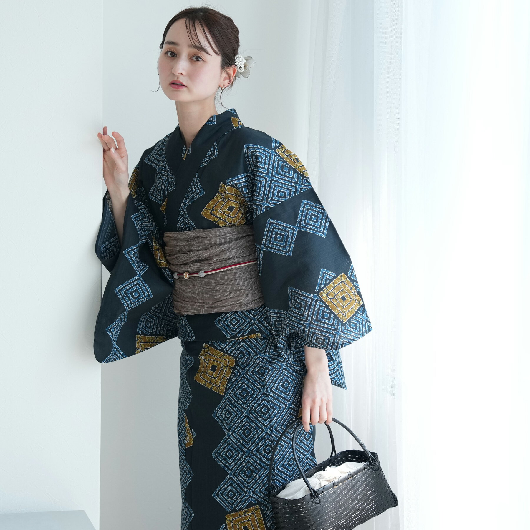 【utatane 高級変わり織 浴衣3点セット ローケツ染め風 鉄紺の片寄せ】 浴衣セット（ゆかた・帯・下駄）ですぐお出かけ 上質 うたたね