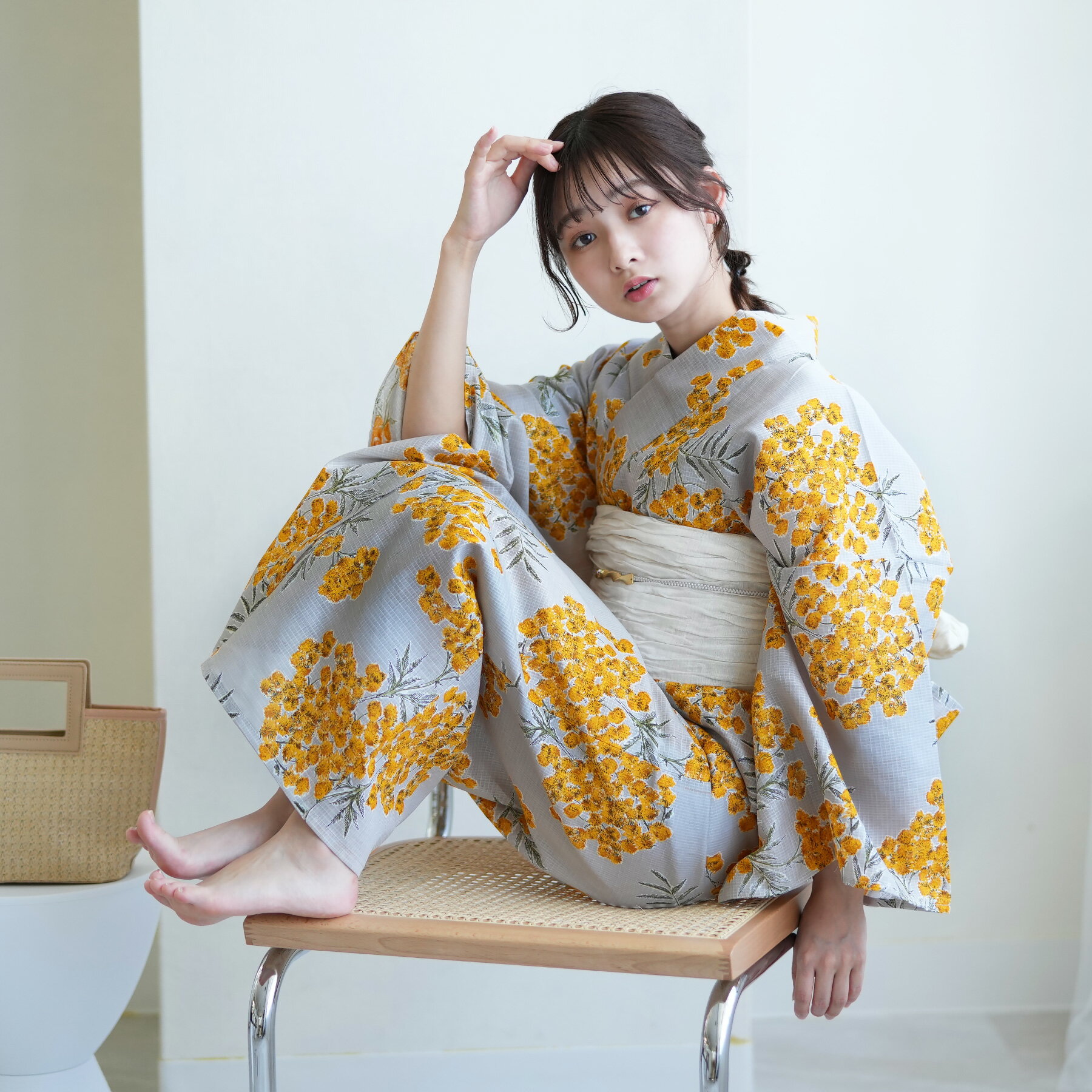 【20%OFF】 二部式浴衣 セパレート 浴衣 レディース 3点セット ( 浴衣 帯 下駄 ) utatane フリーサイズ（身長155-165cm） 浴衣 セット レディース 花 浴衣セット グレー 女性 黄色 イエロー ミモザ 和歌山染工 昭和初期復刻版 ニュアンスカラー 昭和レトロ 大正ロマンのサムネイル