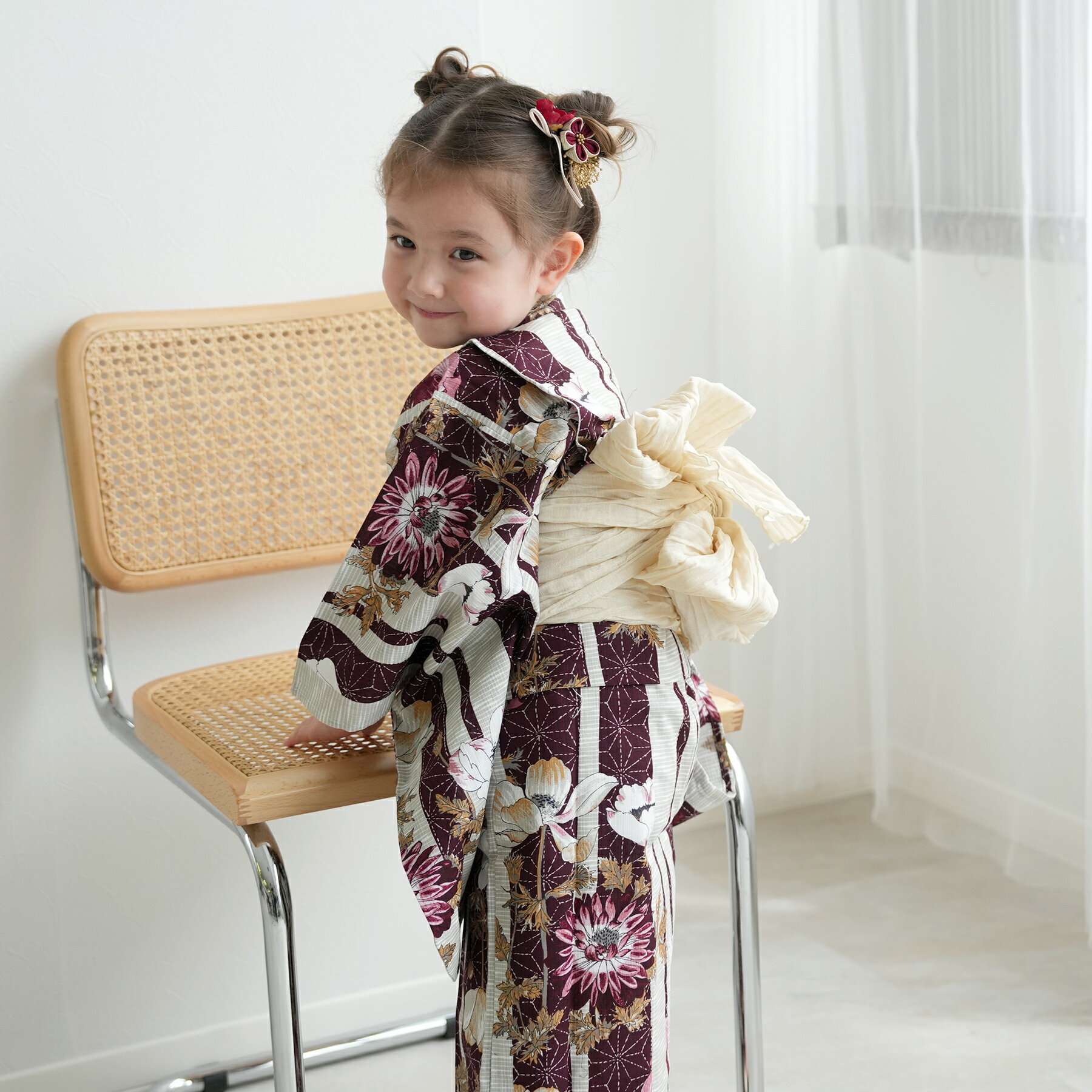楽天ひよこ商店【utatane kids 高級変わり織 子供浴衣3点セット 女の子 えんじの麻の葉ストライプとアネモネ】ここでしか買えない昭和初期アンティーク復刻版 こども浴衣セット（ゆかた・帯・下駄）3歳 4歳 5歳 6歳 7歳 8歳 9歳 10歳 レトロ キッズ 上質 国産生地 国内染色
