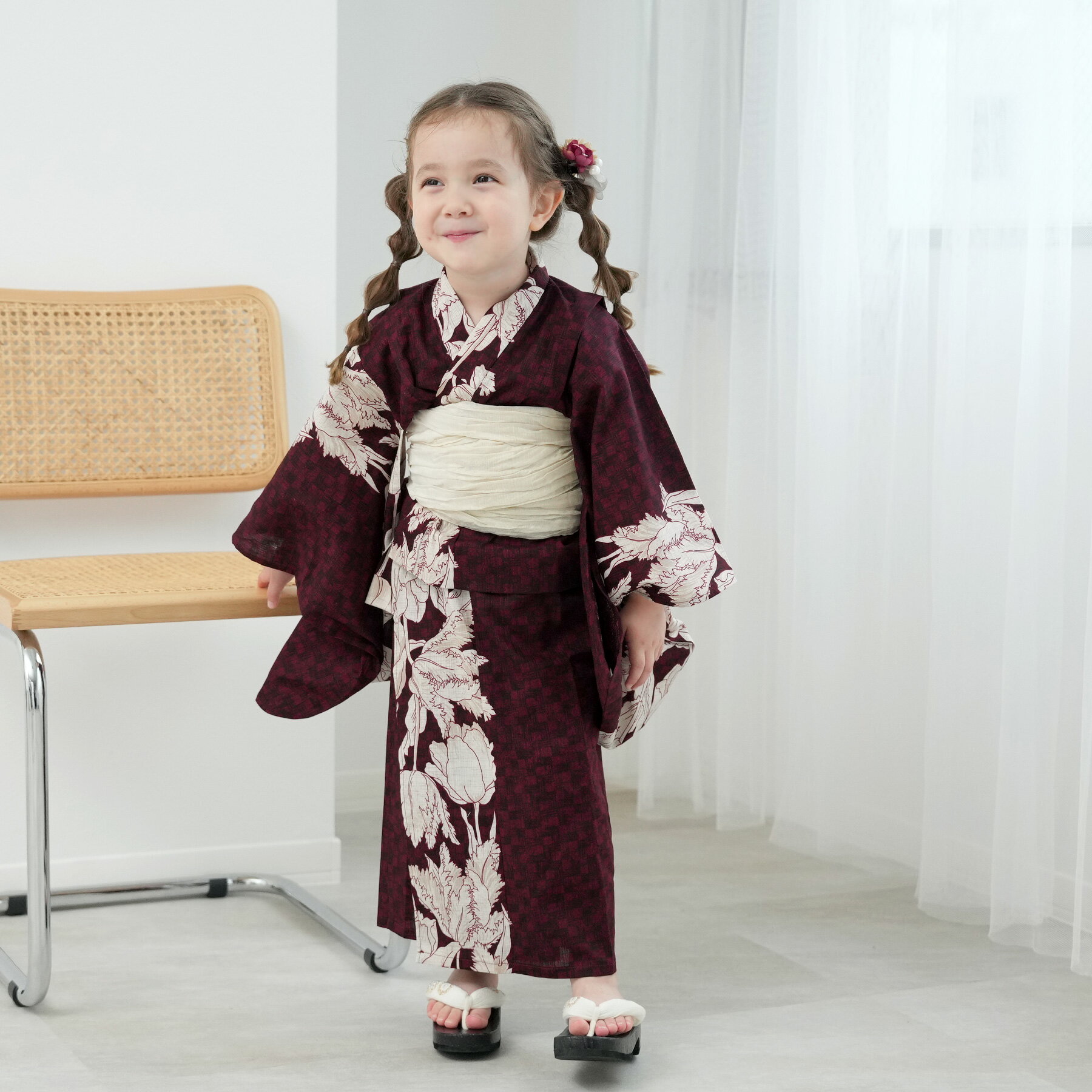 【utatane kids 高級変わり織 子供浴衣3点セット 女の子 ボルドー市松にチューリップ】ここでしか買えない昭和初期アンティーク復刻版 こども浴衣セット(ゆかた・帯・下駄)3歳 4歳 5歳 6歳 7歳 8歳 9歳 10歳 レトロ キッズ 上質 国産生地 国内染色