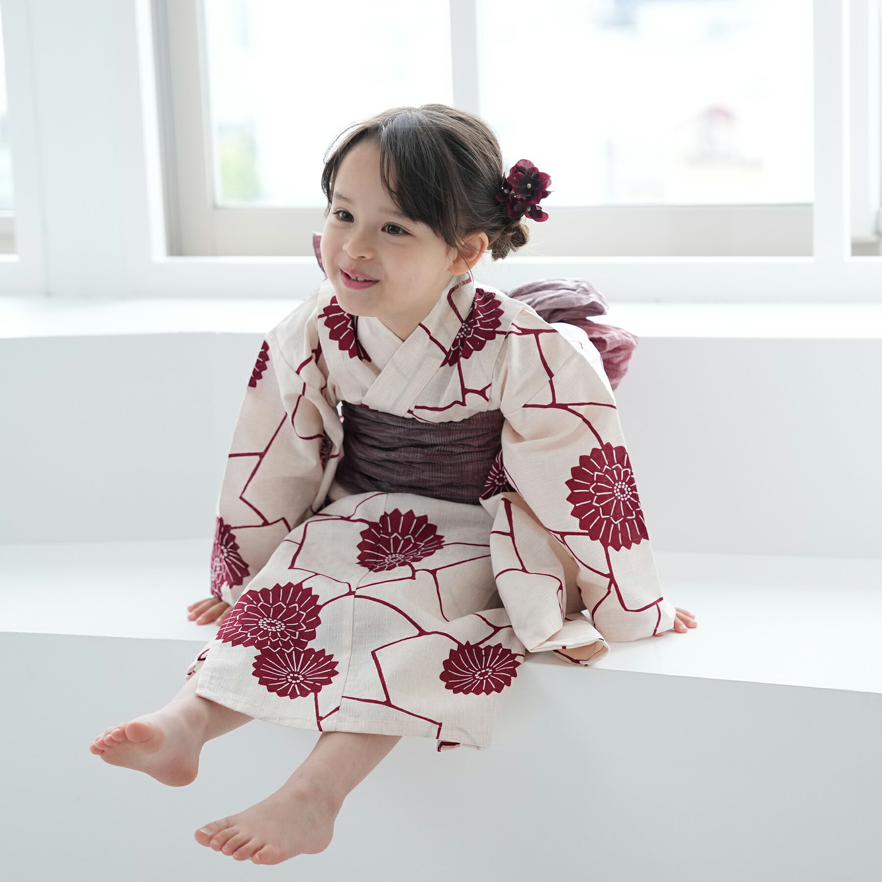 【95%OFF】 【ニコアンティーク kids 高級変わり織 子供浴衣3点セット 女の子 えんじの扇面と菊】個性派きものブランドNicoAntiqueの2024年新作 こども浴衣セット（ゆかた・帯・下駄）3歳 4歳 5歳 6歳 7歳 8歳 9歳 10歳 レトロ キッズ 国産生地 国内染色 上質のサムネイル