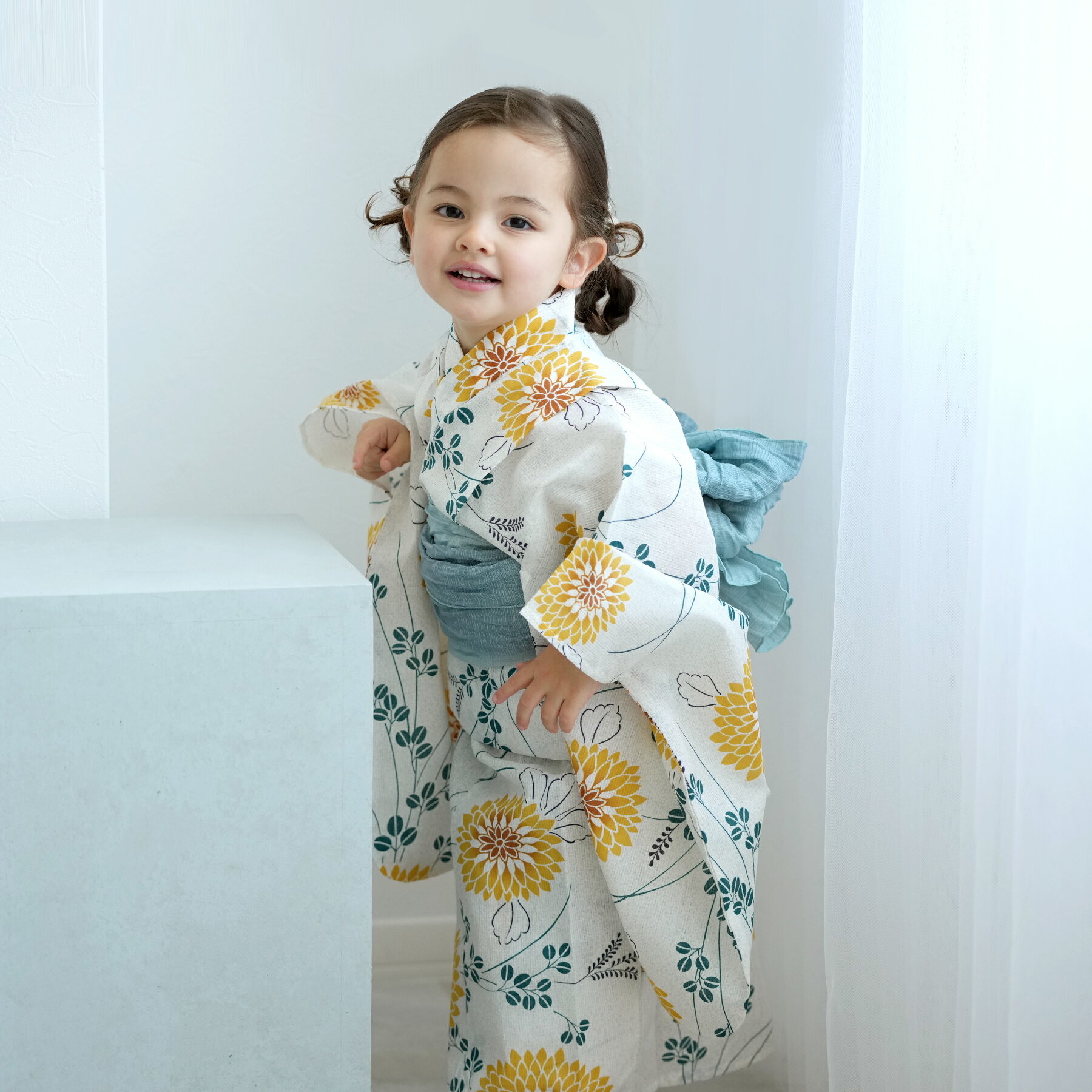 【utatane kids 高級変わり織 子供浴衣3点セット 女の子 黄色の剣菊と萩】 ここでしか買えない昭和初期アンティーク復刻版 こども浴衣セット ( ゆかた・帯・下駄 ) 3歳 4歳 5歳 6歳 7歳 8歳 9歳 10歳 レトロ キッズ 国産生地 国内染色