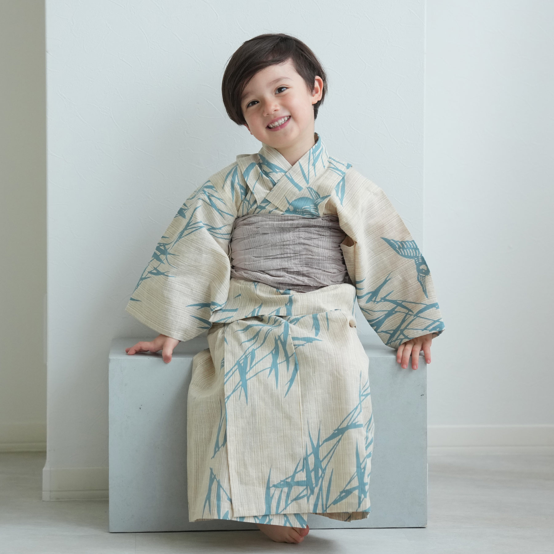 下駄（男の子） 【10%OFF】 浴衣 子供 男の子 セット（浴衣/帯/下駄） utatane 100-130cm（適応身長95-135cm） ゆかた セット 注染（本染め） 100 110 120 130 鳥 子ども ベージュ系 子供 kids きなり 水色 ブルー ボタニカル すずめ 雀 かわいい おしゃれ 本染め 伝統工芸 日本製 国産 新作