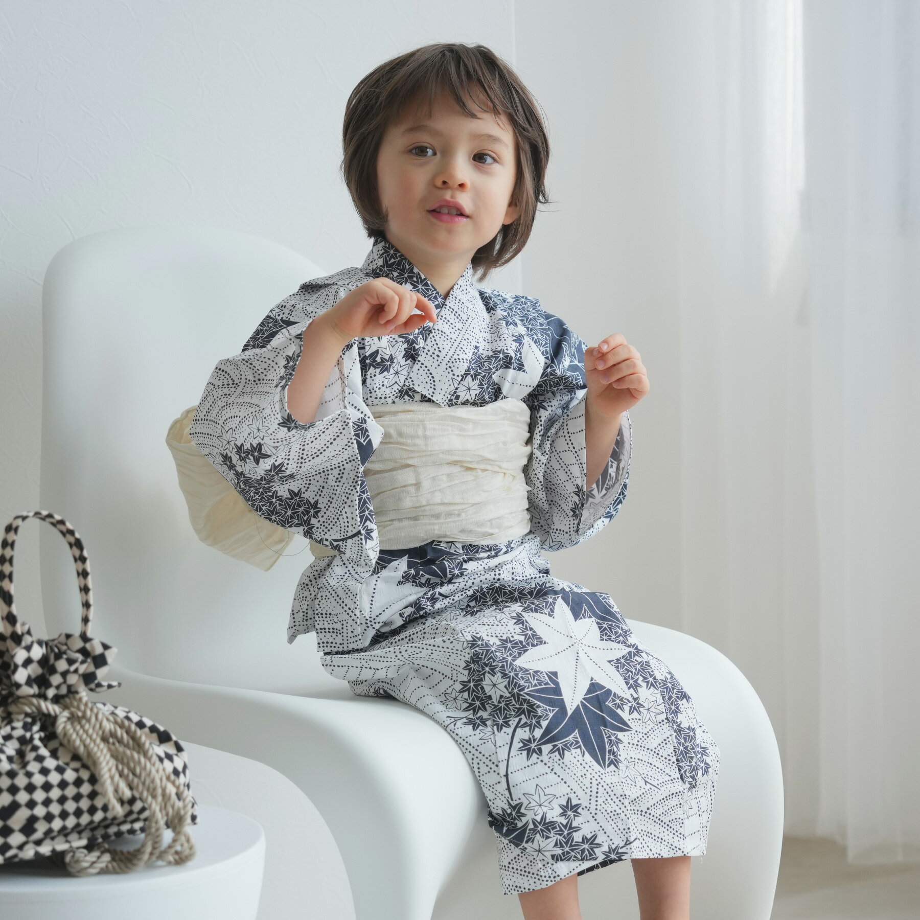 【utatane kids 高級変わり織 子供浴衣3点セット 男の子 白地に古典紅葉】ここでしか買えない昭和初期アンティーク復刻版 こども浴衣セット（ゆかた・帯・下駄）3歳 4歳 5歳 6歳 7歳 8歳 9歳 10歳 ニュアンスカラー キッズ 国産生地 国内染色 上質