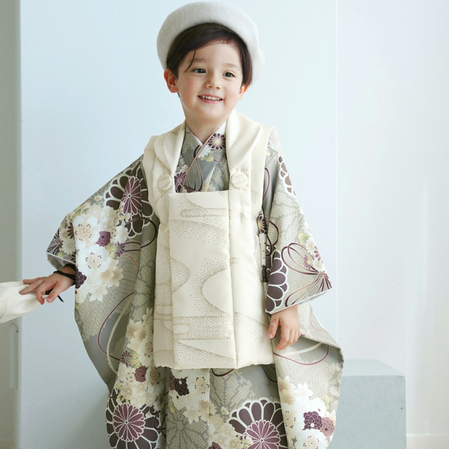 【10%OFF】【ひよこ商店 kids 七五三 着物 3歳 男の子 ベレー帽つき被布フルセット クリーム金彩×翡翠の菊重ね】 人気着物ブランドの七五三お祝い着セ...