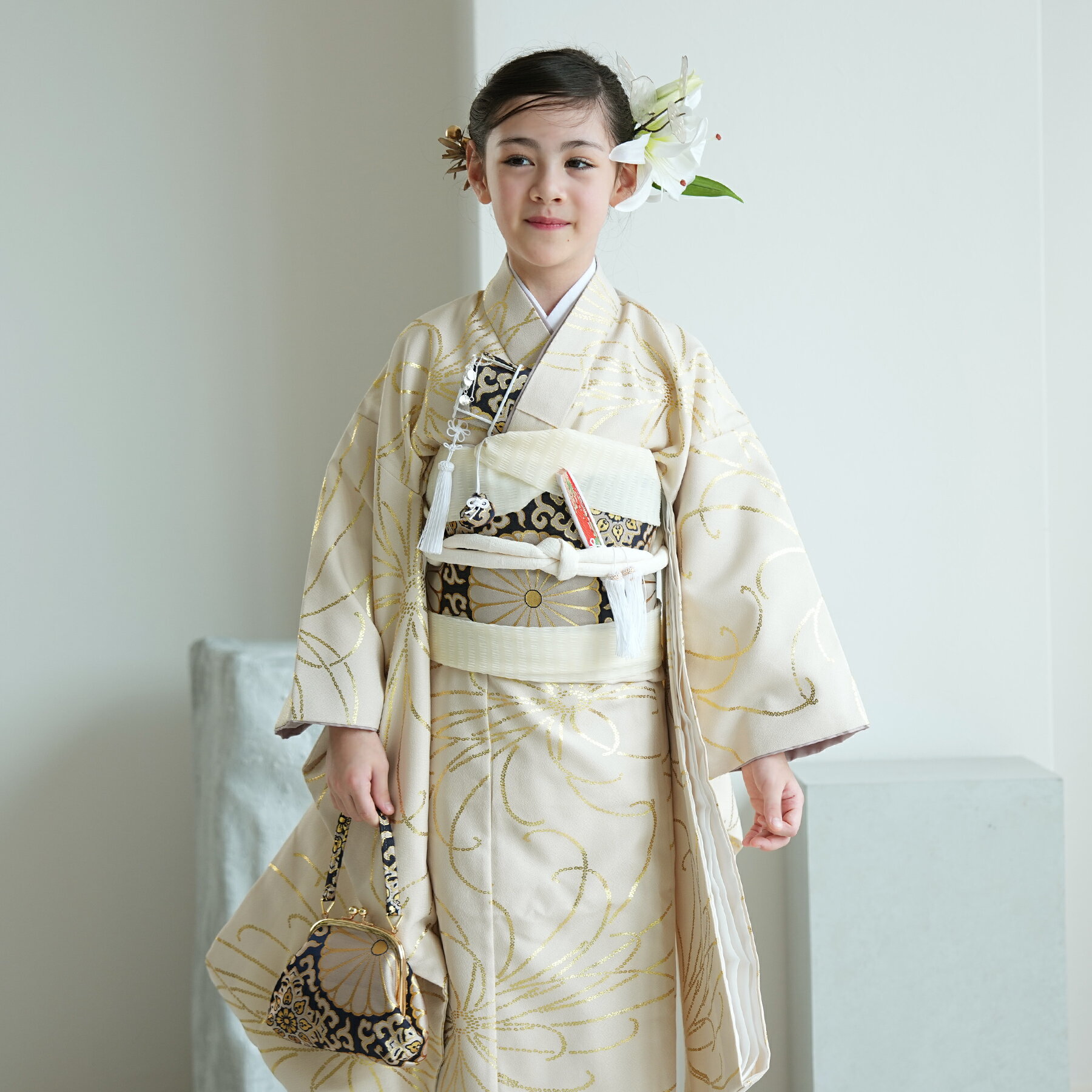 楽天ひよこ商店【ひよこ商店 七五三 着物 7歳 四つ身 ベージュ金彩・糸菊】 販売 振袖セット 子供 キッズ 四つ身 お祝い着 七歳 七才 女の子 女児 着物 日本製作り帯 長襦袢 志古貴 筥迫 はこせこ 草履 バッグ びら簪 足袋 120cm-135cm前後