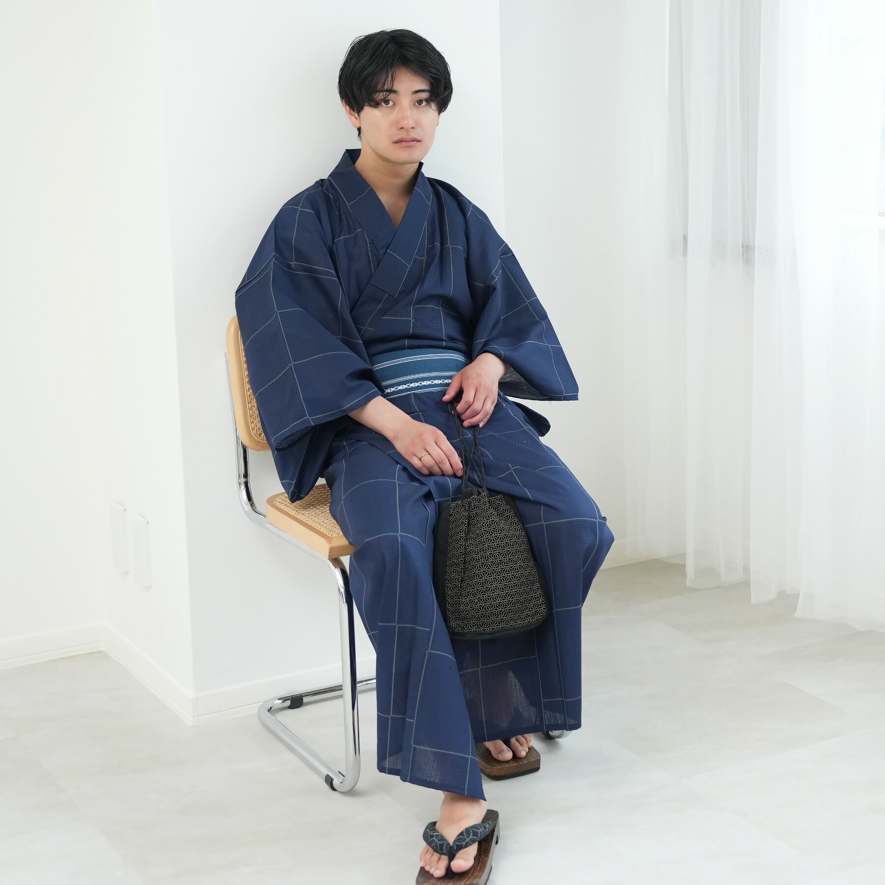 【高級変わり織 メンズ 浴衣3点セット 紺の市松】男 紳士 男性 選べるM/Lサイズ 日本製綿角帯 浴衣セット(ゆかた・帯・下駄)ですぐお出かけ 古典柄 レトロ 上質 国産生地 国内染色